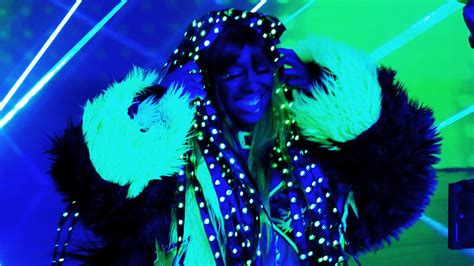 Naomi brings back the glow with new entrance music | WWE