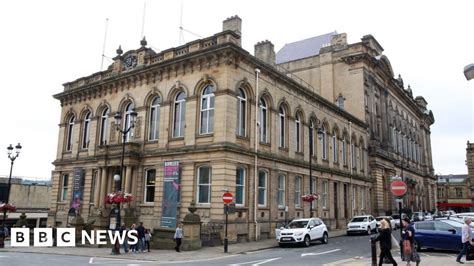 Kirklees Councillors Quit Labour Party Over Israel Gaza Stance Bbc News