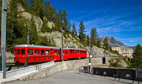 La Mer De Glace Et Le Train Du Montenvers Chamonix Mont Blanc