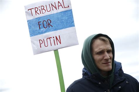 Members of NY's largest Russian-speaking community in Brighton Beach