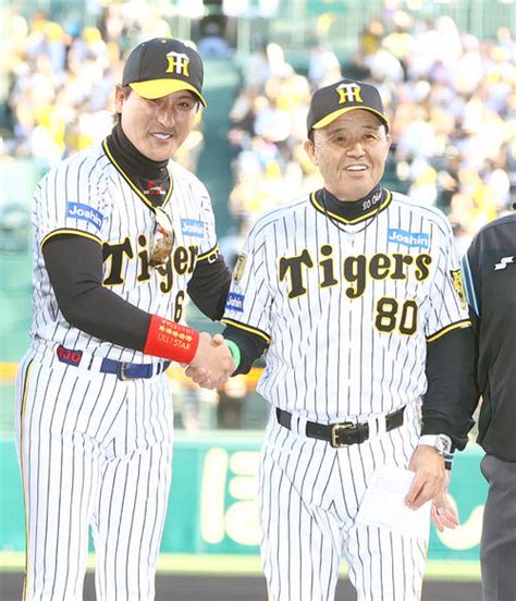 【日本ハム】新庄監督が阪神ユニ姿！甲子園騒然 岡田監督とメンバー表交換 入団当時の背番号63 プロ野球 日刊スポーツ