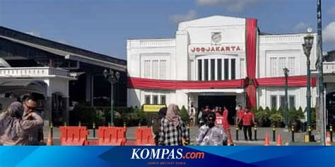 Awal Libur Panjang Isra Miraj Dan Imlek Stasiun Yogyakarta Ramai