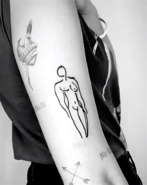 Miley Cyrus Showed Off Her New Tattoo Of A Naked Woman On Her Arm