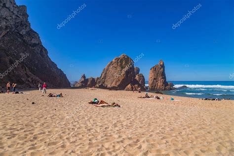 Sintra Portugal Praia Da Ursa Playa Ursa Con Personas En Sintra