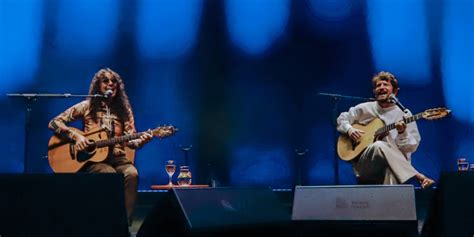 Saulo e Luiz Caldas celebram música baiana em show intimista na Concha