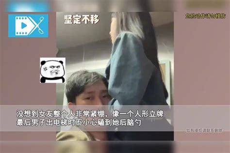 男子单手抱生气中的女友回家，谁料像抱人形立牌秒社死，结局爆笑