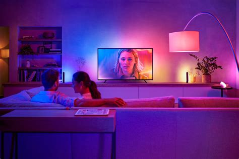 Lo nuevo de Philips Hue es una tira LED multicolor que se coloca detrás