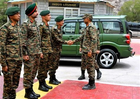 Lt Gen MV Suchindra Kumar Reviews Operational Preparedness At LAC