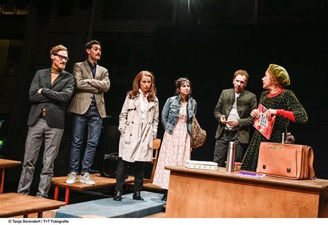 Theater St Gallen Frau Müller muss weg Bühne arttv ch