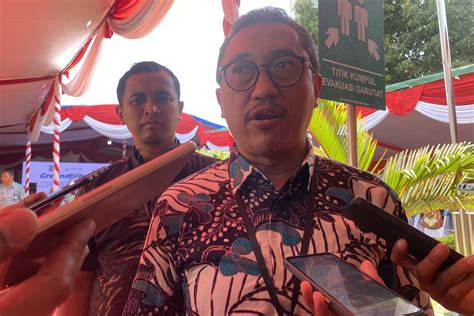 Tingkatkan Distribusi Air Pdam Surya Sembada Rehabilitasi Pipa