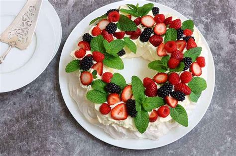 Festive Christmas Pavlova Wreath - Recipe Winners