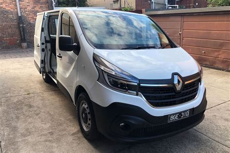 2020 Renault Trafic Premium Auto Review