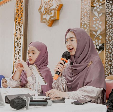 10 Momen Oki Setiana Dewi Safari Dakwah Bareng Anak Di Batam