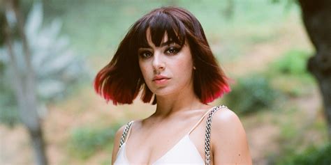 Charli XCX presenta su nuevo y épico single Good Ones Con Pochoclos