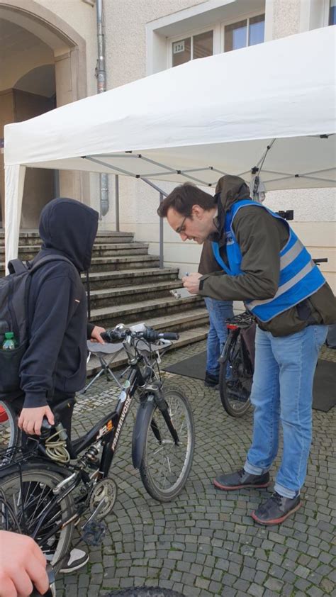 Besuch Unter Nachbarn Mitarbeiter Der Radstation Haben Ein Auge Auf