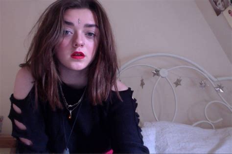 Maisie Williams Vk Fappening Naked Body Parts Of Celebrities