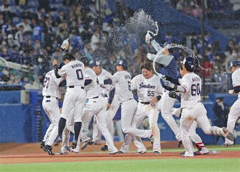 【ヤクルト】サヨナラ勝ちで首位タイに浮上 延長11回にサヨナラ打を放ったwbc優勝捕手の中村悠平「声援に勇気づけられた」 スポーツ報知