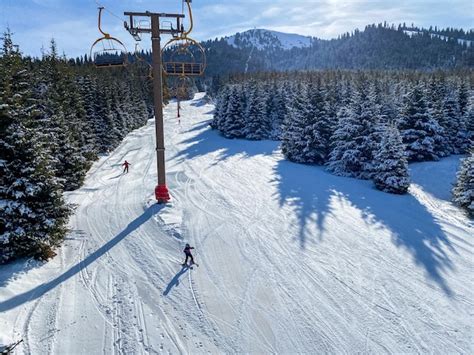 Premium Photo | Ski gondola in the ski resort