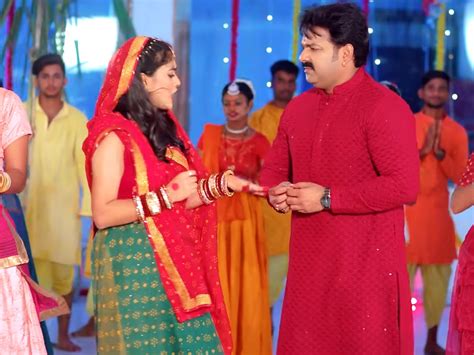 Pawan Singh And Shivani Singh Bhojpuri Chhath Song Piyari Pahir La