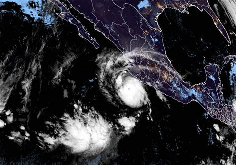 Major Hurricane Roslyn Heads For Hit On Mexico S Coast Bloomberg