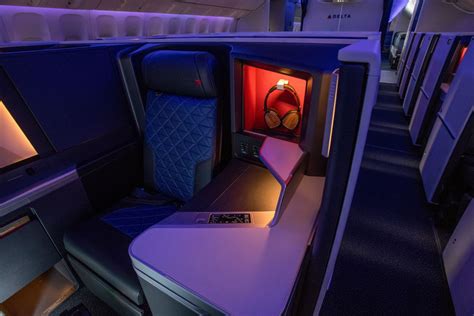 Delta business class: reviews, seats & lounges [2022 guide] - Executive ...