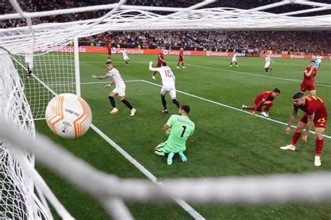 Siviglia Roma 1 1 Finale Di Europa League Dybala Segna Poi L Autogol