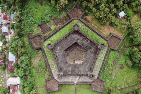 Wisata Benteng Belgica Banda Neira