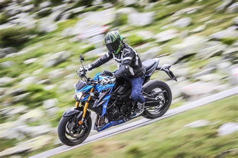 Suzuki Gsx S Prova Su Strada Foto Di