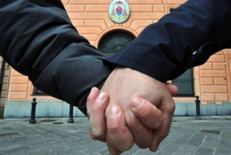 Padre Assolda Un Delinquente Per Picchiare Il Figlio Gay Tiscali Notizie