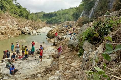 Foto Dampak Badai Cempaka Obyek Wisata Di Gunungkidul Masih Tutup