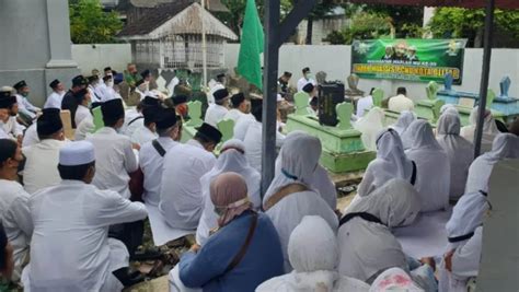 Peringati Harlah NU Kota Blitar Ziarah Ke Makam Bung Karno Dan Muassis