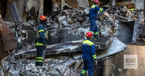 Bombas dentro de bombas que matam sobretudo crianças o crime de guerra