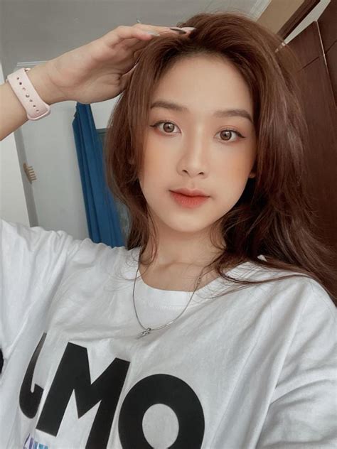 Say đắm nhan sắc gieo thương nhớ của Hot girl trường Đại học Kinh tế Quốc dân