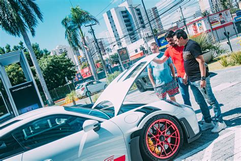 Porsche Center Fortaleza reúne aficionados por velocidade em seu