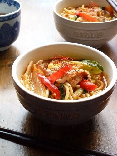 創味シャンタンで♪ 野菜もたっぷり辛うまキムチ鍋 キッチンで猫と・・・