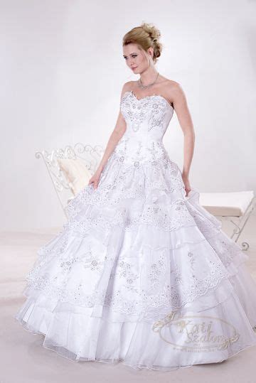 Esküvői ruhák Wedding dresses Sleeveless wedding dress Dresses