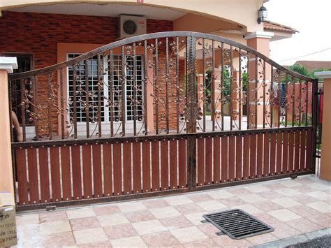 Modern Stainless Steel Entrance Gate Design