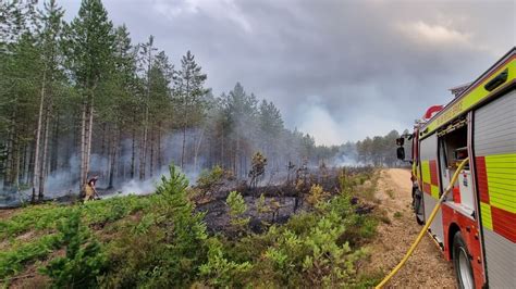 Fire And Rescue Crews Remain Onsite After Large Hartley Wintney Forest Fire Itv News Meridian