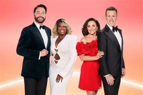 Bbc Strictly Come Dancing Judges Reveal What S Really Under Their Desks