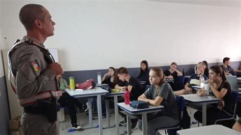 Brigada Militar realiza palestra educacional de trânsito em Escola