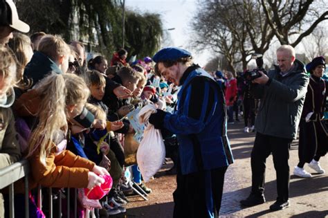 O Kom Er Eens Kijken Foto S Van De Intocht Van Sinterklaas In