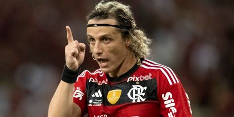 Flamengo oficializa a renovação de contrato do zagueiro David Luiz No