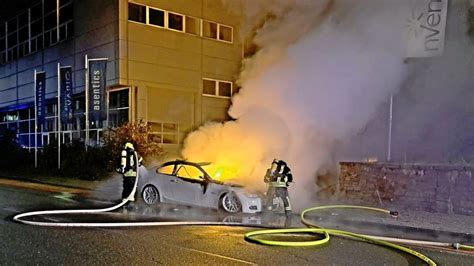 Siegen Weißer BMW brennt aus Wagen völlig zerstört