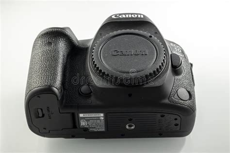 Canon EOS 5D Mark IV Ready For System Change To RF Editorial Stock