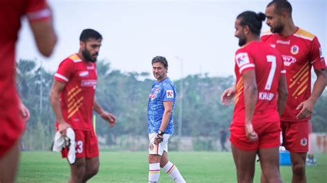 East Bengal সনলদর বরদধ মরণবচন মযচ বঞচ ফরছন কযদরত