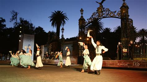 La Belleza Del Parque General San Mart N En La Noche Mir Las Fotos