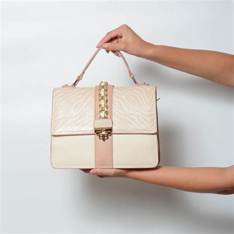 Bolsa Estruturada Em Couro Dust Off White V22 Jorge Bischoff Sapatos