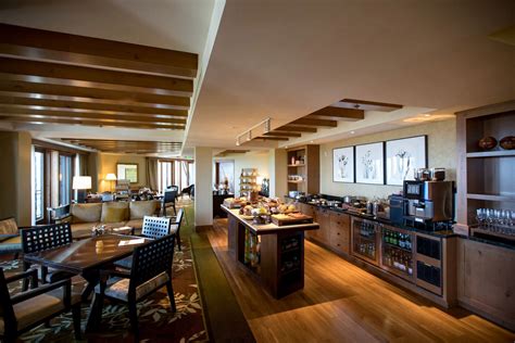 The Ritz-Carlton, Lake Tahoe Resort – Truckee, CA, USA – Club Lounge ...