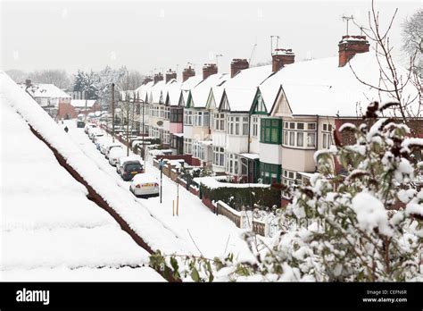 A Snowy Winter Day In A Suburban London Street England Stock Photo Alamy