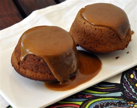 Date cake (Pudding) with Salted Caramel Sauce Recipe | sinamontales